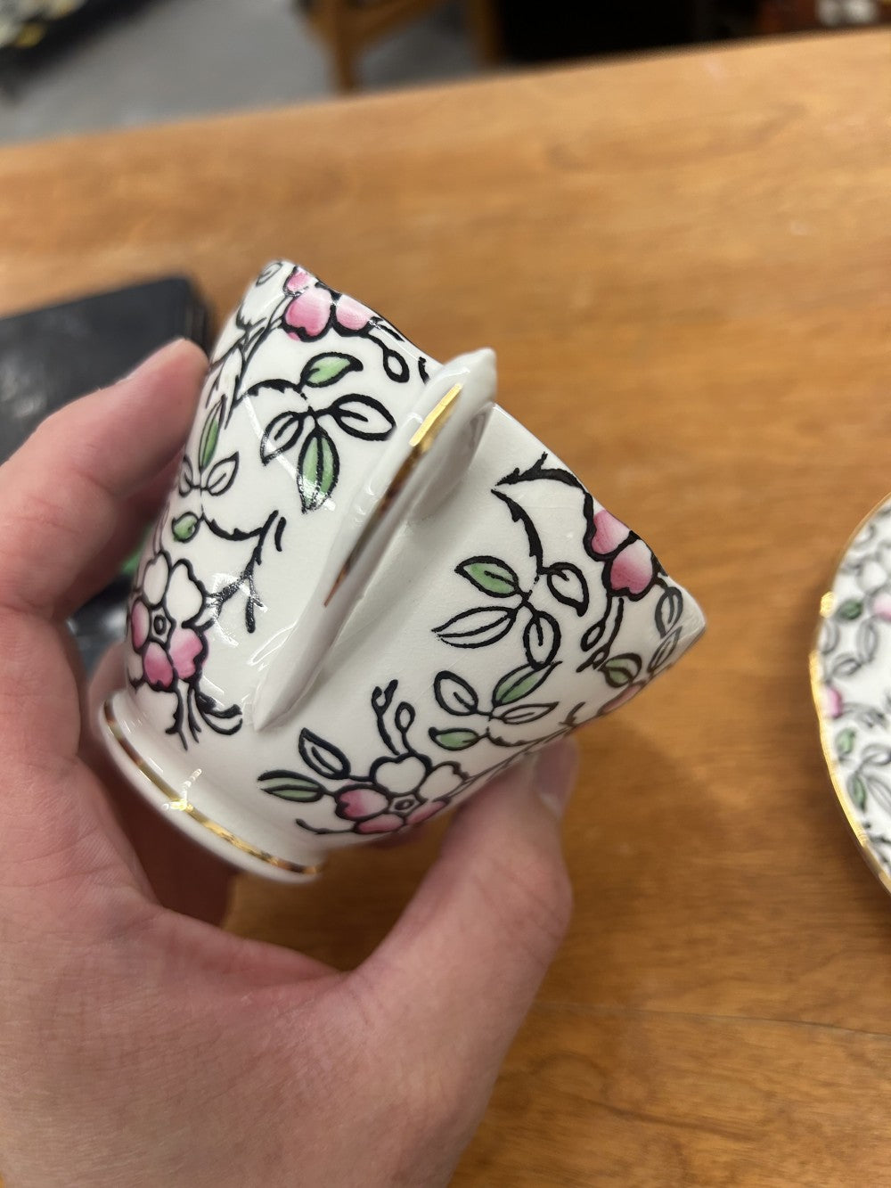 English Castle Bone China Teacup w/ Saucer|3869