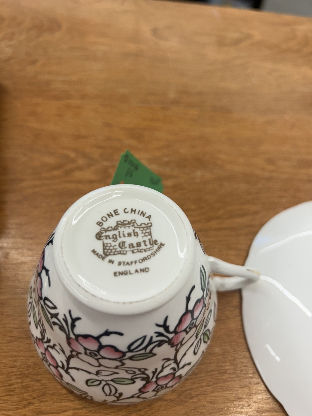 English Castle Bone China Teacup w/ Saucer|3864