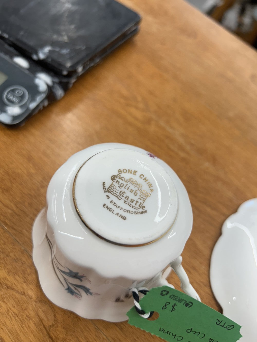 English Castle Bone China Teacup w/ Saucer|3890