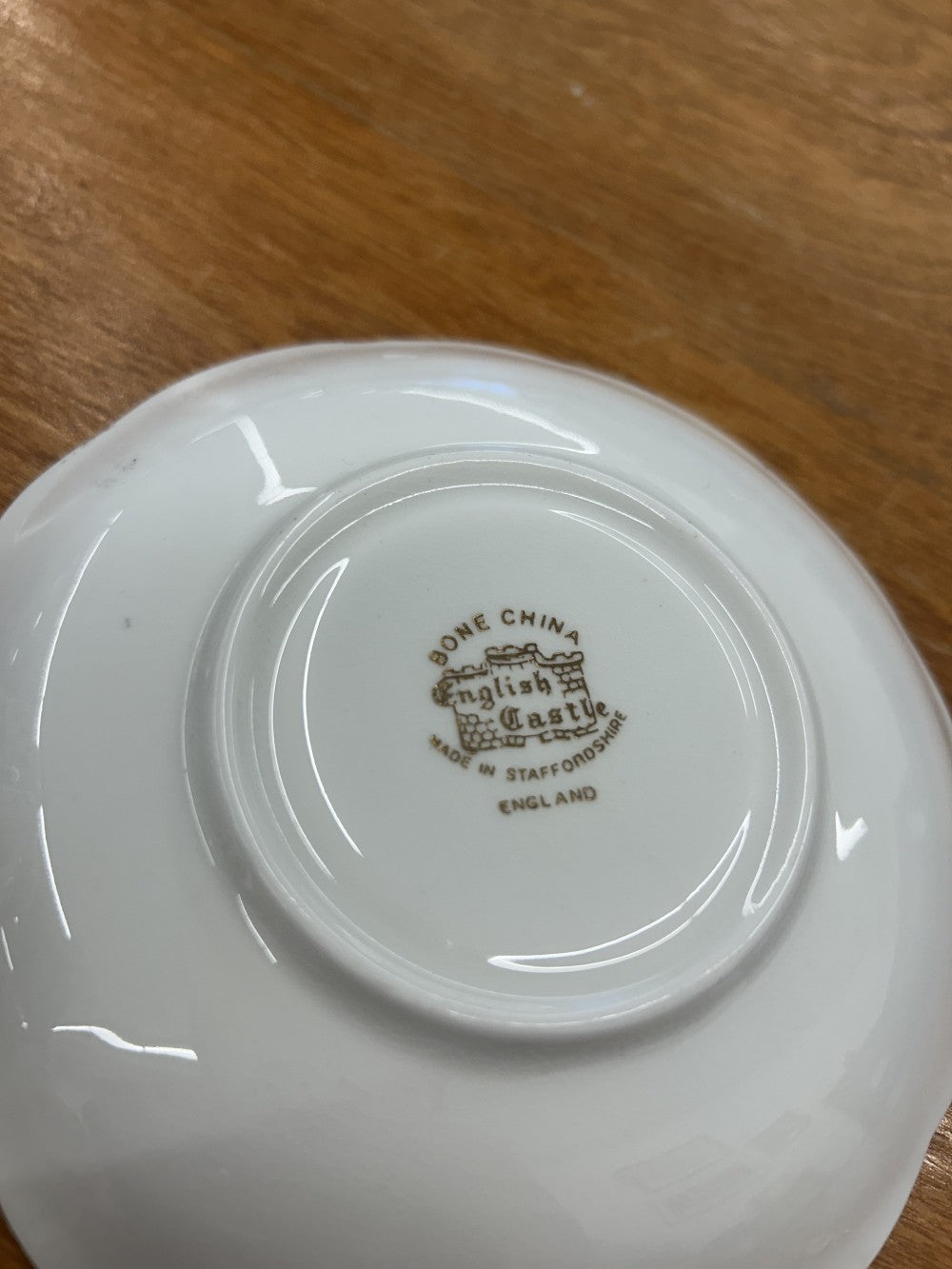 English Castle Bone China Teacup w/ Saucer|3889