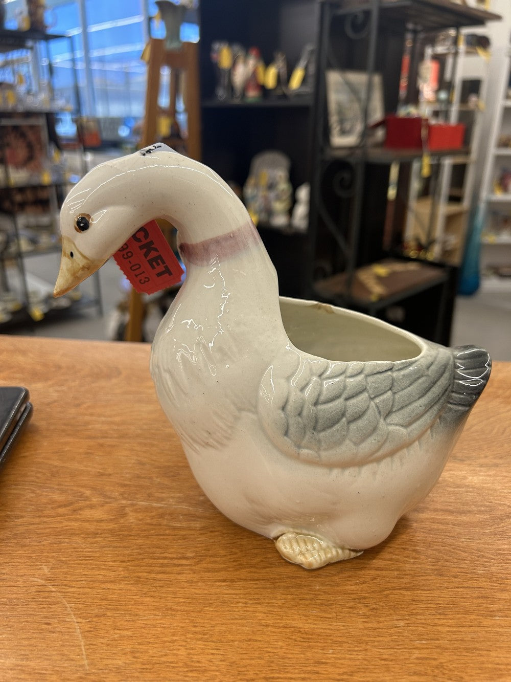 Ceramic Goose w/ bow planter|3838