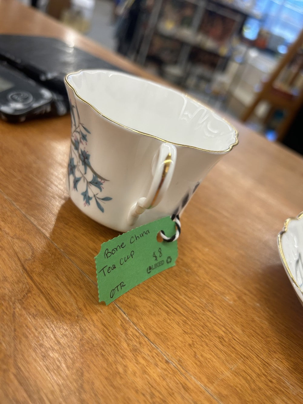 English Castle Bone China Teacup w/ Saucer|3893