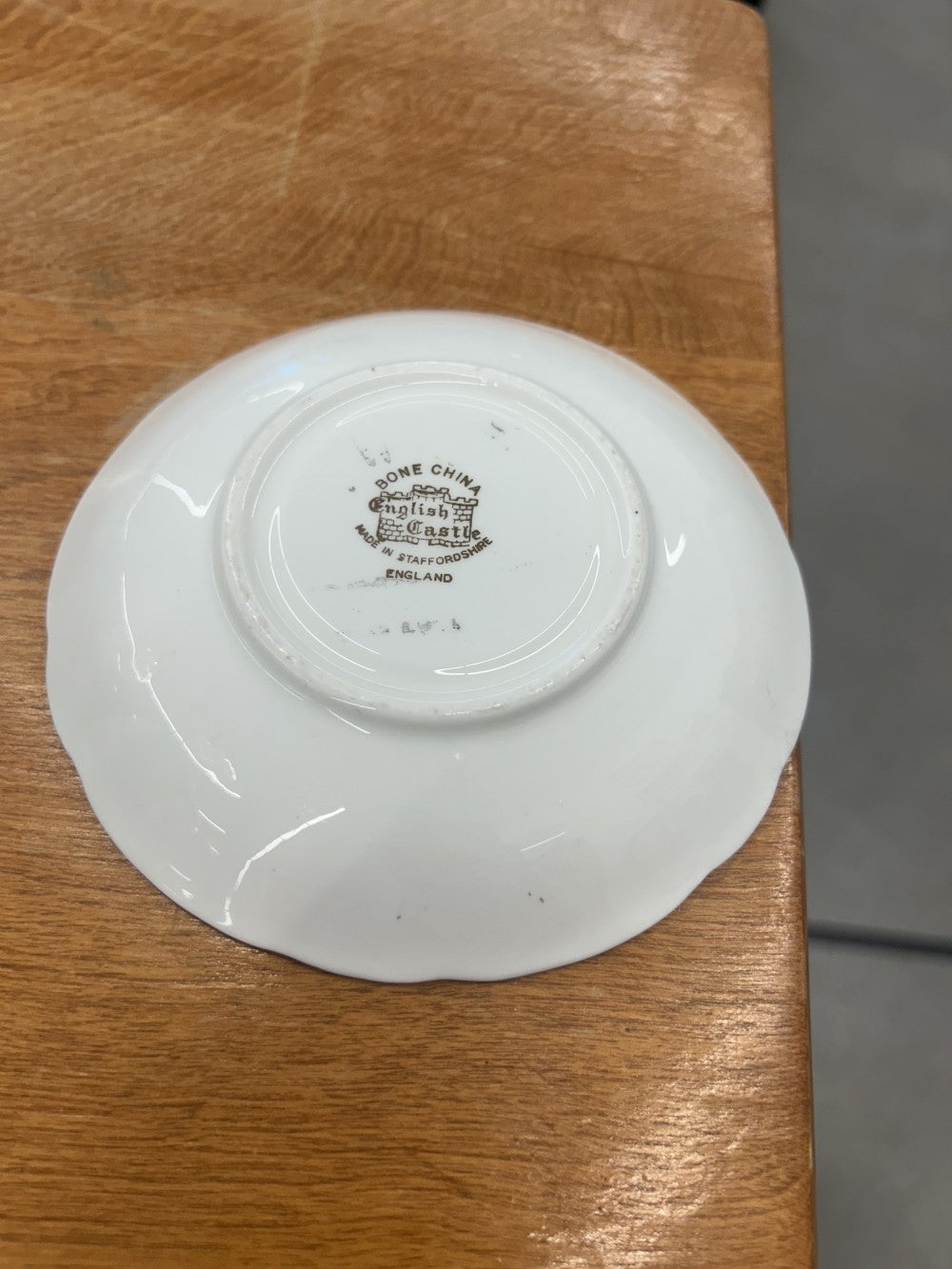 English Castle Bone China Teacup w/ Saucer|3872
