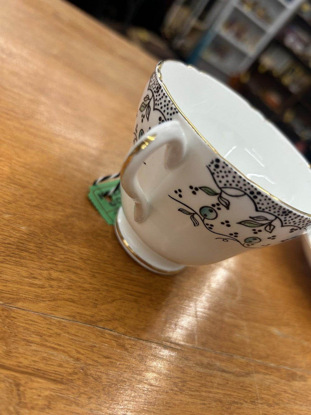 English Castle Bone China Teacup w/ Saucer|3875