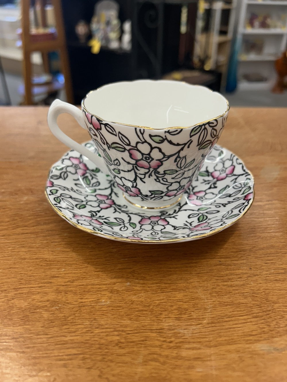 English Castle Bone China Teacup w/ Saucer|3863